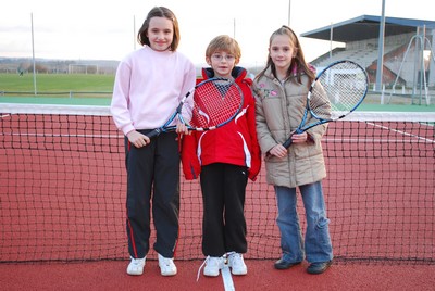 3 enfants sur court