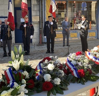 Sous préfete et porte drapeaux site